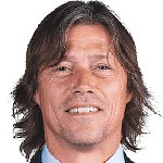  阿尔梅达赛后深刻复盘失利；塞维利亚面对巴萨实力悬殊；球队需从失误中汲取教训。 体育新闻