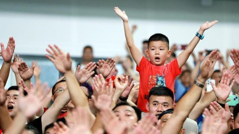  从148位委员联名到“票根经济”：解码“楚超”背后的体育消费新范式 体育新闻