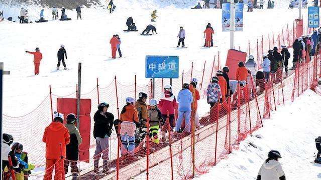  从148位委员联名到“票根经济”：解码“楚超”背后的体育消费新范式 体育新闻