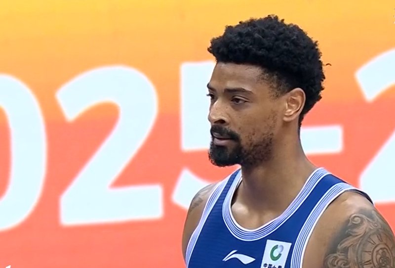  【战术拆解】刘维伟的“断舍离”：顶薪球员边缘化背后的冠军思维 体育新闻