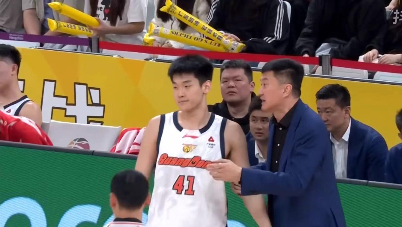  广东宏远赛季双杀广厦：技术战术层面的深度复盘 体育新闻