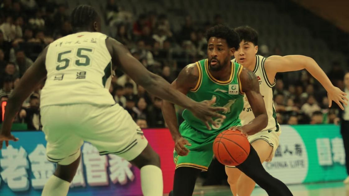  辽篮五外援困局深度解析：布罗金顿主动离队的战术逻辑与阵容博弈 体育新闻