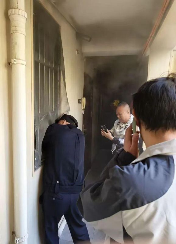  一场清晨的火灾，8分钟改变了一切：这个小区凭什么能全身而退？ 新闻