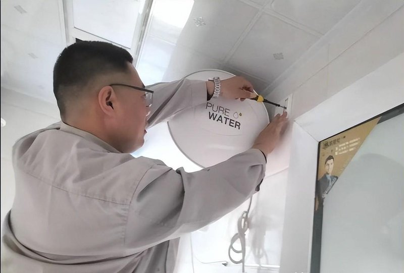  从“现金奶牛”到“烫手山芋”：物业行业十年剧变的深层逻辑 房产家居